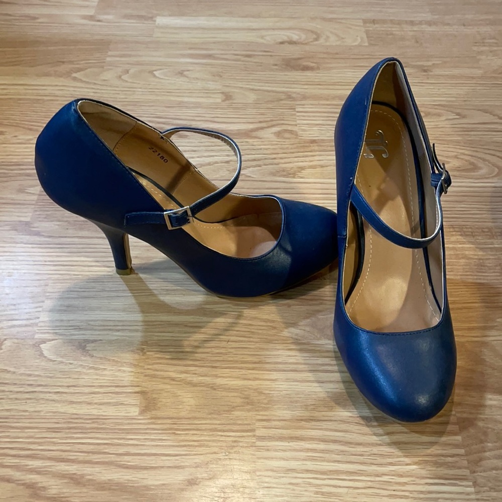 JG navy pumps